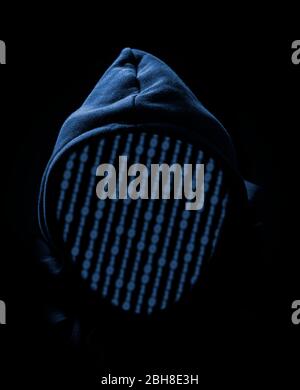 Gesichtsloser, anonymer Computerhacker mit Kapuze Banque D'Images