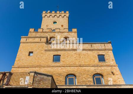 Teramo, Italie. 3 mars 2019 : Tour antique de Cerrano en Italie. La Tour de Cerrano est l'une des anciennes tours côtières du Royaume de Naples. C Banque D'Images