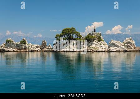 Port de Trpanj, statue de la Vierge Marie, Peljesac, côte Adriatique croate, Dalmatie, Croatie Banque D'Images