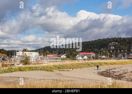 Canada, Nouveau-Brunswick, baie de Fundy, Alma, porte du Parc National Fundy, vue sur village Banque D'Images