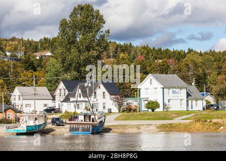 Canada, Nouveau-Brunswick, baie de Fundy, Alma, porte du Parc National Fundy, vue sur village Banque D'Images