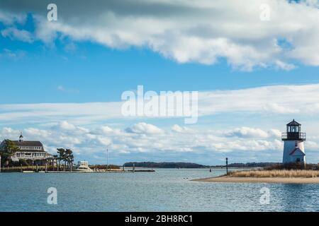 États-Unis, Nouvelle-Angleterre, Massachusetts, Cape Cod, Hyannis, Hyannis Harbour et phare Banque D'Images