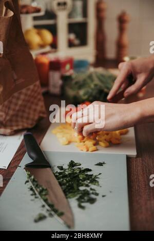 Femme cuisine Banque D'Images