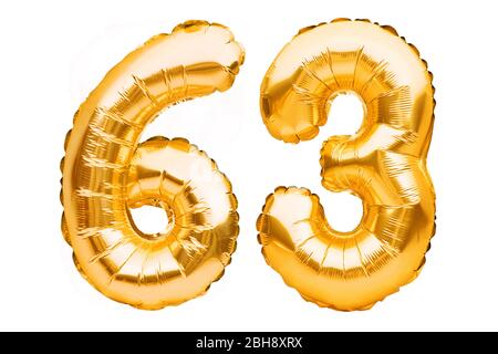 Numéro 63 soixante trois de ballons gonflables dorés isolés sur blanc. Ballons d'hélium, numéros de feuilles d'or. Décoration de fête, signe anniversaire pour Banque D'Images