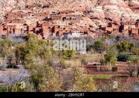 Villages berbères le long de la vallée de l'Asif Ounila, montagnes de l'Atlas, Maroc Banque D'Images