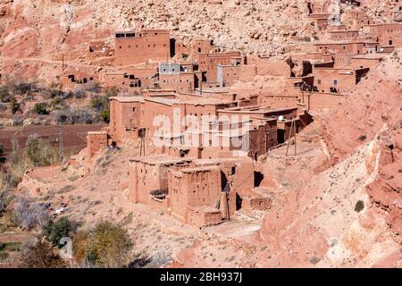 Villages berbères le long de la vallée de l'Asif Ounila, montagnes de l'Atlas, Maroc Banque D'Images