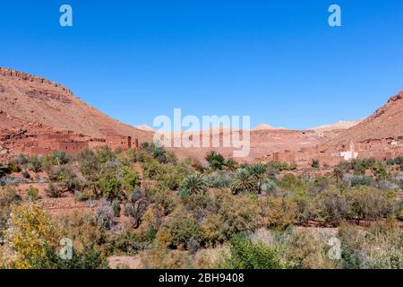 Villages berbères le long de la vallée de l'Asif Ounila, montagnes de l'Atlas, Maroc Banque D'Images