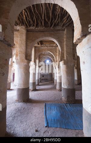 Intérieur d'un bâtiment dans le m'Hamid El Ghizlane Banque D'Images