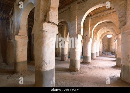 Intérieur d'un bâtiment dans le m'Hamid El Ghizlane Banque D'Images