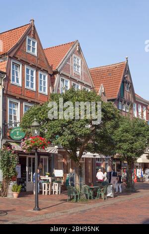 Maisons à colombages dans la Breitenstrasse, la vieille ville, Buxtehude, Altes Land, Basse-Saxe, Allemagne, Europe Banque D'Images