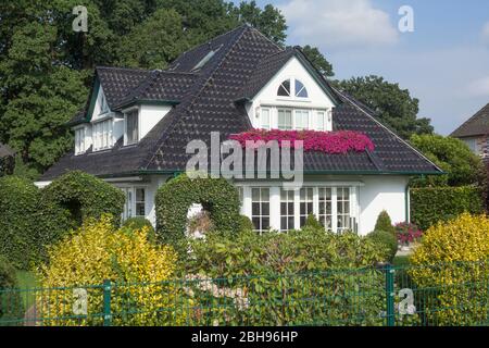 Maison indépendante moderne en été, Oberneuland, Bremen, Deutschland, Europa Banque D'Images