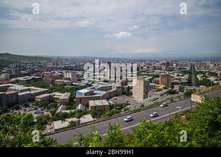 Arménie, Erevan, vue sur le grand angle, vue sur la ville depuis le parc des musées militaires Banque D'Images