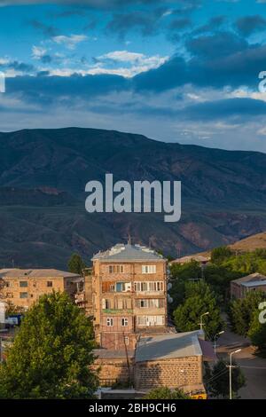 L'Arménie, Yeghegnadzor, high angle ville skyline, Dawn Banque D'Images