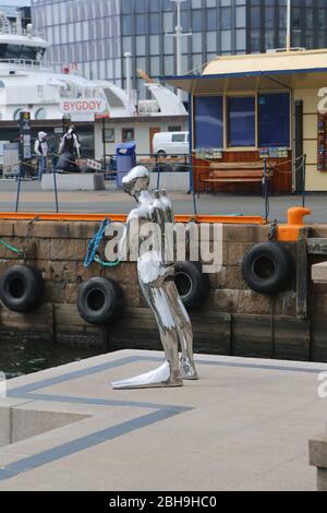 Statue de Dykkaren de Ola Enstad de plongée sous-marine argentée, port d'Oslo Banque D'Images