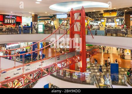 Thaïlande, Bangkok, Sukhumvit, centre commercial Terminal 21, centre commercial à thème du monde, le Golden Gate Bridge dans food court Banque D'Images