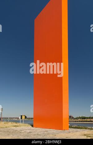 Vue sur la sculpture Rheinorange de Lutz Fritsch à l'embouchure de la Ruhr dans le Rhin, Duisburg-Ruhrand, Duisburg, Rhénanie-du-Nord-Westphalie, Allemagne Banque D'Images