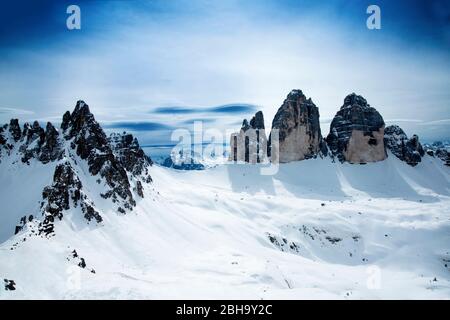 Trois pinacles du Sextner Stein en hiver, Dolomites, Tyrol du Sud, Banque D'Images