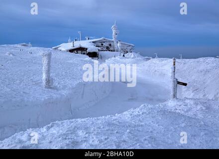 La gare de Brocken en hiver, au sommet de Brocken, Wernigerode, parc naturel de Harz, Saxe-Anhalt, Allemagne Banque D'Images