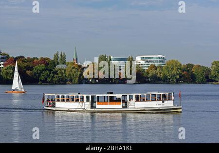 Europe, Allemagne, Hambourg Metropolitan Region, Eimsbüttel, Rotherbaum, Hôtel de luxe le Fontenay sur le lac Alster, bateau Alster, Banque D'Images