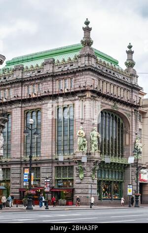 Saint-Pétersbourg, Russie, 8 septembre : vue sur le bâtiment historique des frères Eliseev se store à l'angle de Nevsky Prospekt et Malaya Sadovay Banque D'Images