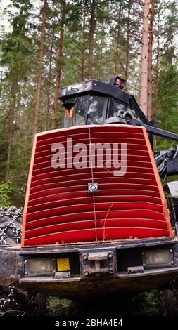 Équipement forestier Valmet / machine forestière de la récolteuse vue de derrière Banque D'Images