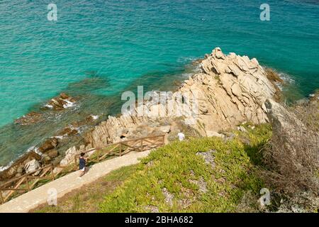 Paysage côtier à la tour Torre di Longonsardo à Santa Teresa di Gallura, province d'Olbia-Tempio, mer Méditerranée, Sardaigne, Italie Banque D'Images