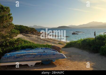 Spiaggia del Pirata Capriccioli, Costa Smeralda, Arzachena, mer Méditerranée, province d'Olbia-Tempio, Sardaigne, Italie Banque D'Images