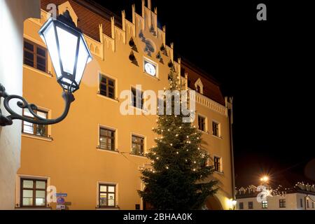 Rathaus, Noël, heure bleue, Donauwörth, Donau-Ries, Swabia, Bade-Wurtemberg, Allemagne Banque D'Images