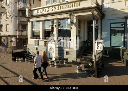 Maisons en face sur la promenade du Rhin, Rüdesheim am Rhein, classé au patrimoine mondial de l'UNESCO, Haute-vallée du Rhin, vallée du Rhin, Hesse, Allemagne Banque D'Images
