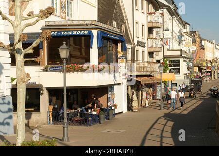 Maisons en face sur la promenade du Rhin, Rüdesheim am Rhein, classé au patrimoine mondial de l'UNESCO, Haute-vallée du Rhin, vallée du Rhin, Hesse, Allemagne Banque D'Images