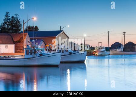 Le Canada, l'Île du Prince Édouard, de Malpeque, petit port de pêche, l'aube Banque D'Images