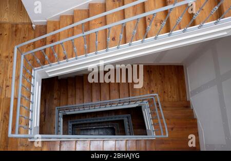 Escalier avec plancher en bois Banque D'Images