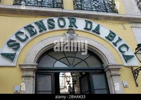 Entrée à l'Ascensor da bica dans le centre historique Banque D'Images