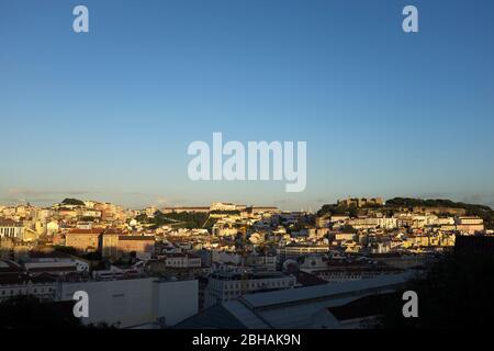 Miradouro Sao Pedro de Alcantara - jardin Sao Pedro de Alcantara / jardin António Nobre à côté de l'Ascensor da Glória Banque D'Images