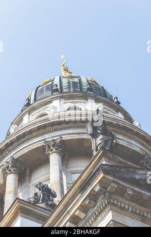 Au Gendarmenmarkt, entre Dom français et Dom allemand. Banque D'Images