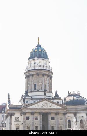 Au Gendarmenmarkt, entre Dom français et Dom allemand. Banque D'Images