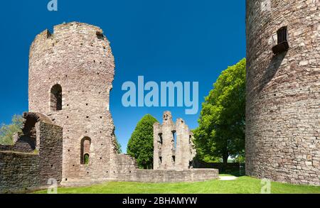 La ruine du château de Krukenburg à Bad Karlshafen-Helmarshausen, Reinhardswald, Weserbergland, Hesse, Allemagne Banque D'Images