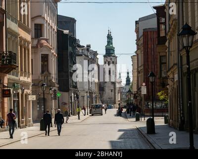 Cracovie/Pologne - 23/04/2020. Presque vide la rue Grodzka à Cracovie pendant la pandémie de covid-19 du coronavirus. Vue sur le château de Wawel. Banque D'Images