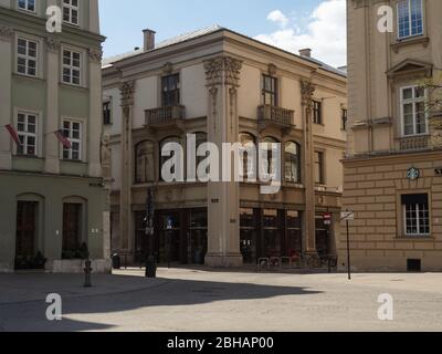 Cracovie/Pologne - 22/04/2020. Presque vide de la place principale à Cracovie pendant la pandémie de covid-19 du coronavirus. Vue sur la rue Wislna. Banque D'Images