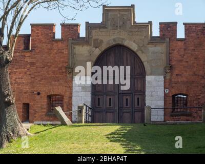 Ancienne, non utilisée, porte du château de Wawel, ancienne résidence royale. Cracovie, Pologne. Banque D'Images