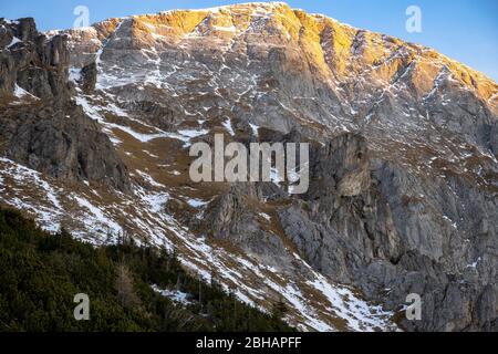 Autriche, État de Salzbourg, Salzbourg, Hagengebirge, vue de la maison Carl-von-Stahl sur le Göllstock au lever du soleil Banque D'Images