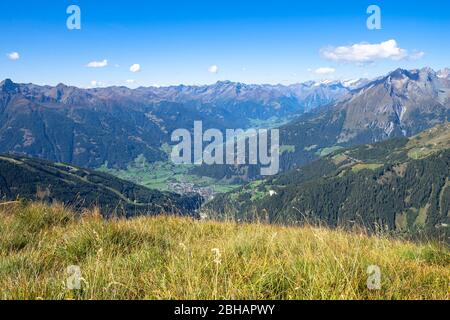 Europe, Autriche, Tyrol, Tyrol de l'est, Hohe Tauern, Kals am Großglockner, vue sur les montagnes de Hohe Tauern, le soleil de la fin de l'été Banque D'Images