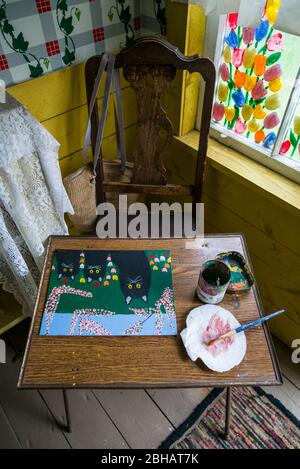 Le Canada, la Nouvelle-Écosse, Digby, Maud Lewis House Réplique construite par Murray Ross, réplique parfaite du peintre Maude Lewis's house à la Art Gallery of Nova Scotia, à Halifax, de l'intérieur, ER-CAN-18-02 Banque D'Images