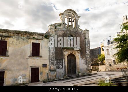 Façade de l'église Madonna delle Grazie à Cassaro, province de Syracuse, Italie. Banque D'Images