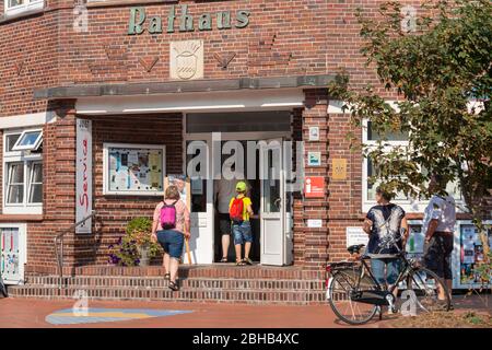 Allemagne, Basse-Saxe, Frise de est, Juist, la mairie avec les informations touristiques. Banque D'Images