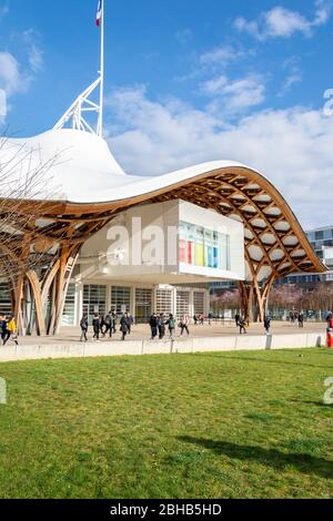 France, Lorraine, Metz, Centre Pompidou-Metz, architecte : Shigeru Ban. Banque D'Images