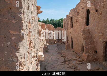 Greniers d'un village fortifié berbère, connu sous le nom de ksar, Ksar Ouled Soltane, Tunisie Banque D'Images