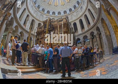 L'église Saint-Sépulcre de Jérusalem a tourné la lentille fisheye Banque D'Images