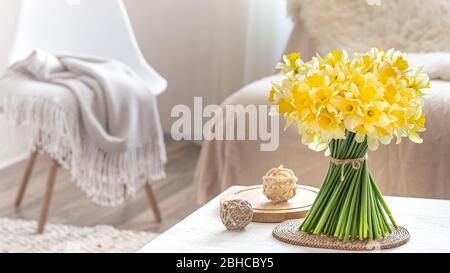 Composition avec fleurs de printemps à l'intérieur. Banque D'Images