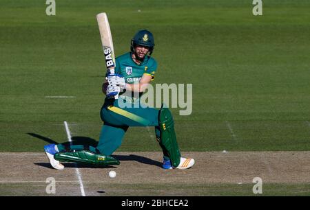 Wayne Parnell, de l'Afrique du Sud, bat pendant le Tour Match entre Sussex et l'Afrique du Sud au premier Central County Ground à Hove. 19 mai 2017 Banque D'Images